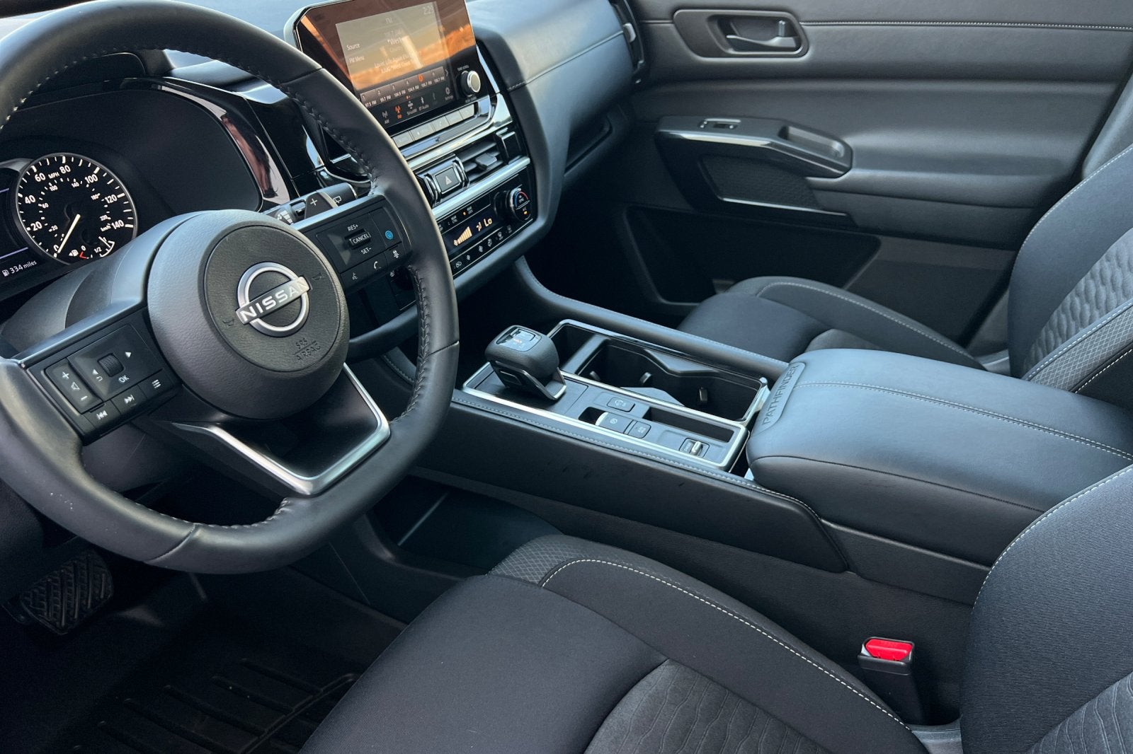 2024 Nissan Pathfinder SV