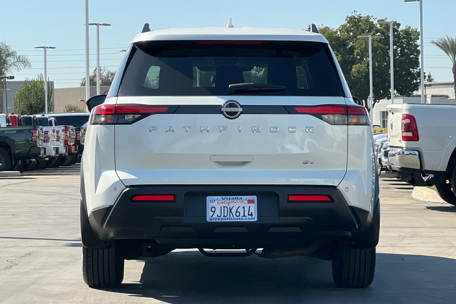 2024 Nissan Pathfinder SV