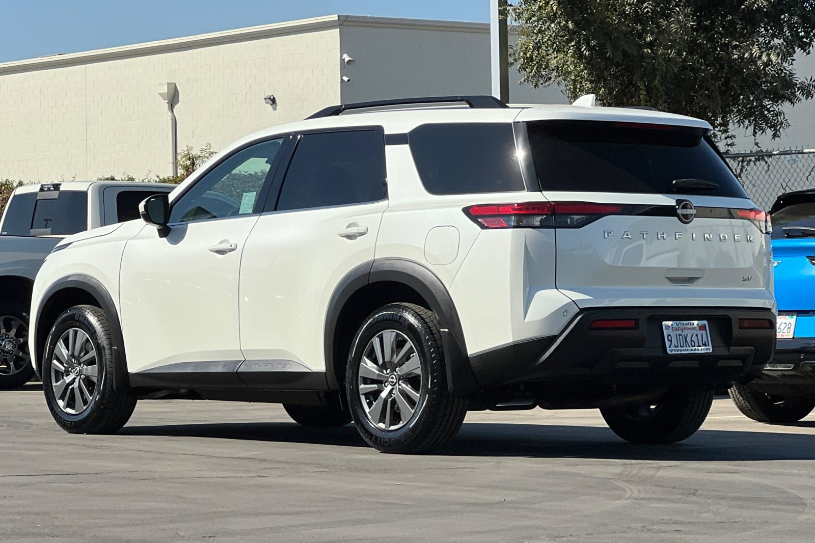 2024 Nissan Pathfinder SV