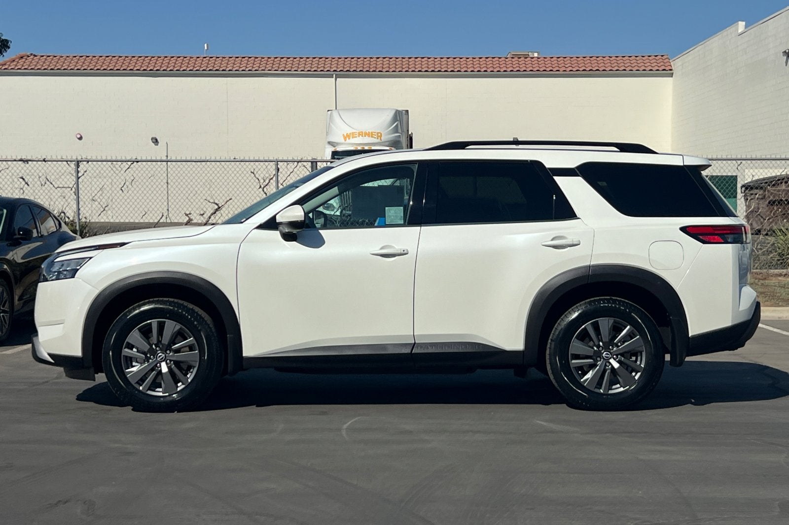 2024 Nissan Pathfinder SV
