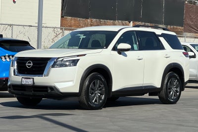 2024 Nissan Pathfinder SV