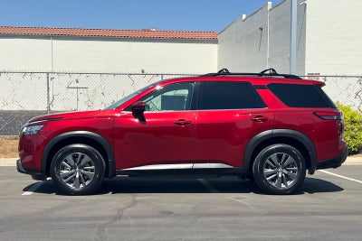 2022 Nissan Pathfinder SV