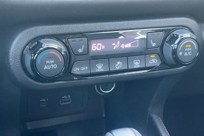 2022 Nissan Kicks SR