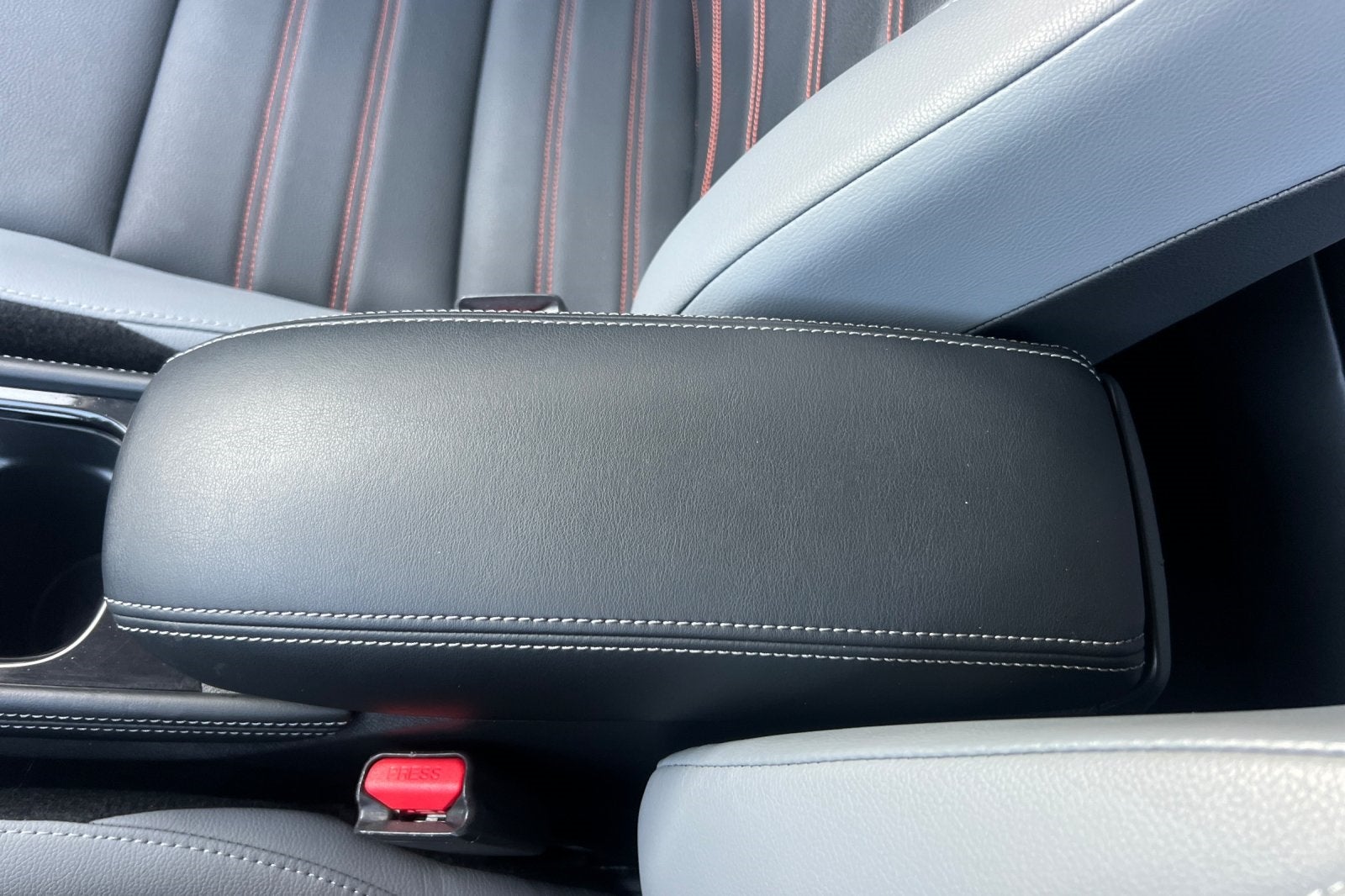 2022 Nissan Kicks SR