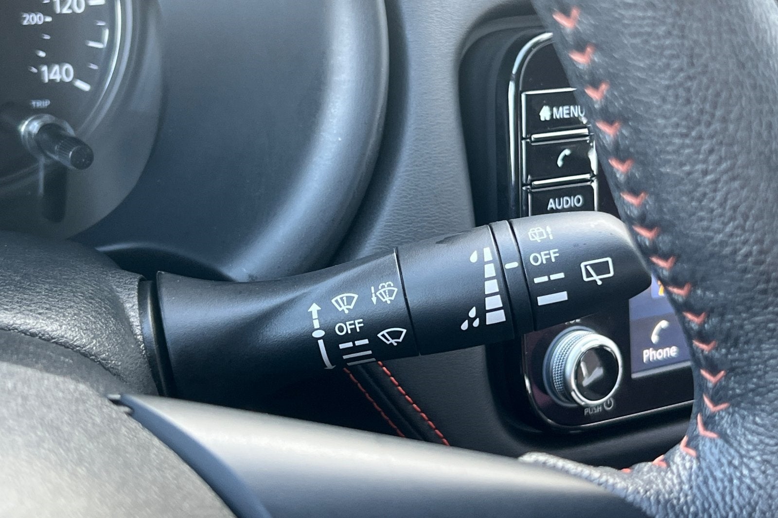 2022 Nissan Kicks SR