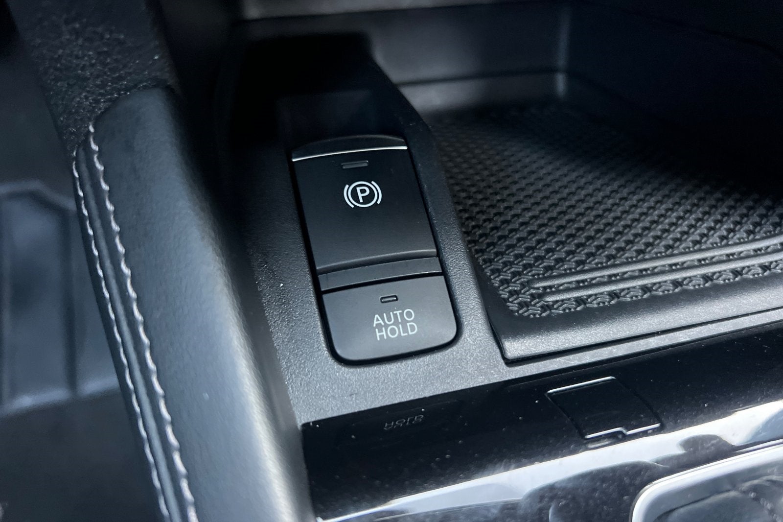 2022 Nissan Kicks SR